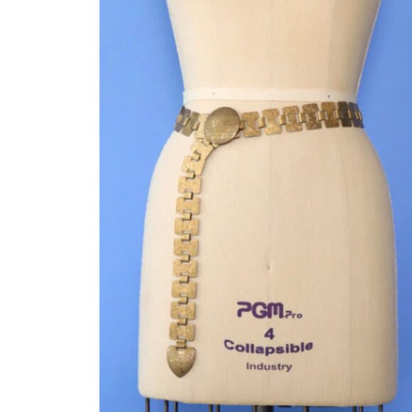 Sarah Coventry 1980's Etched Brass Medallion Belt - Picture 3 of 7